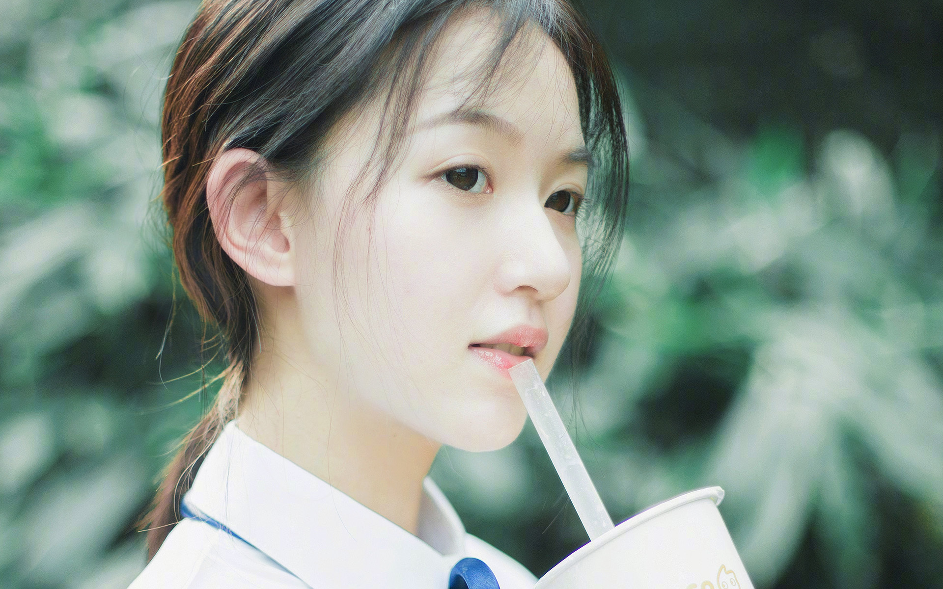 中场传球重心变化是否左右整体进攻模式，传中球怎么不停球直接射门